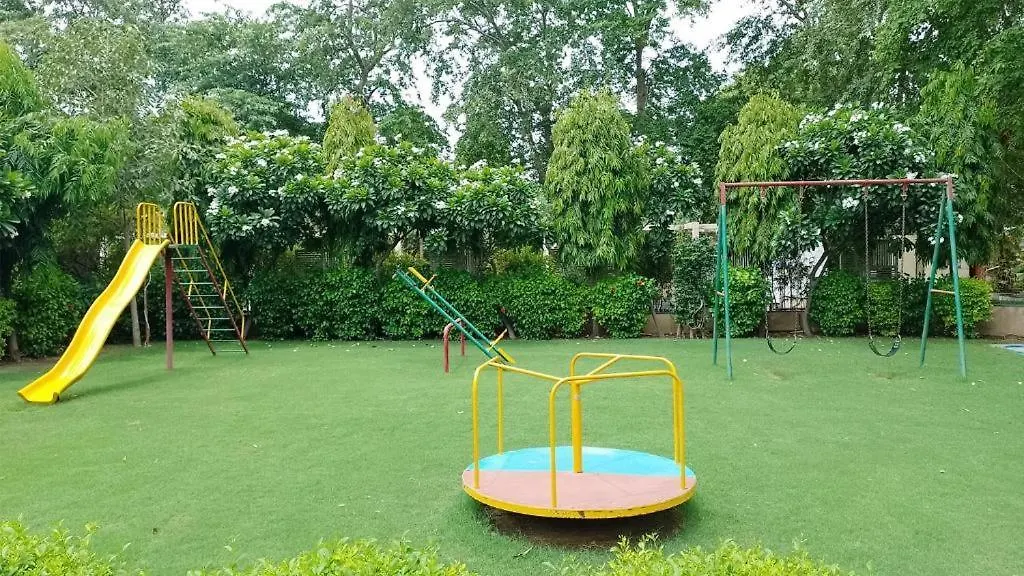 מלון גורגאון Goa Country Club 4*,