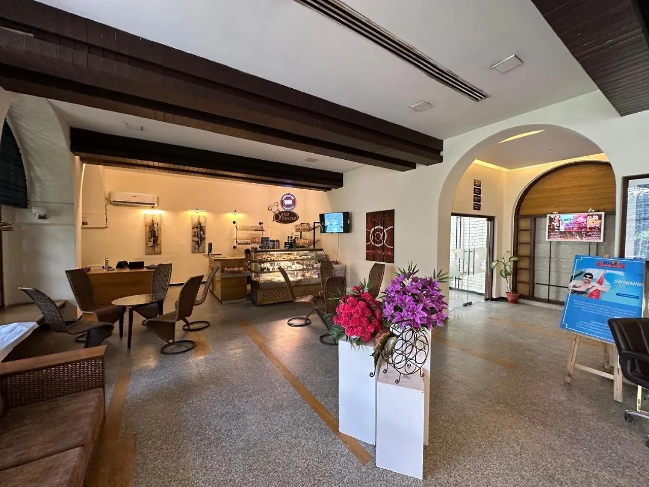 Goa Country Club Hotel Gurgaon Indien