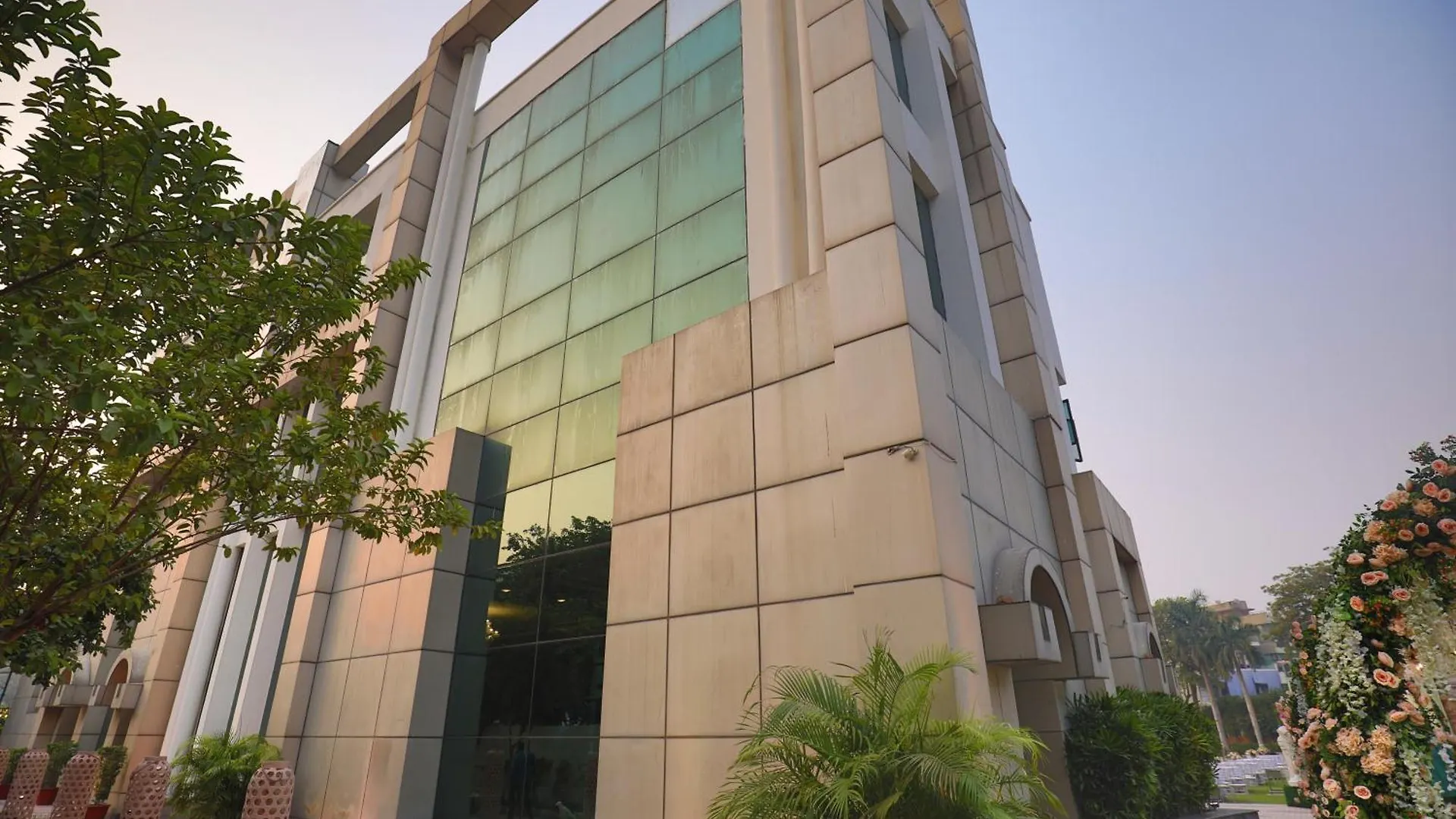 Goa Country Club Hotel Gurgaon Indien